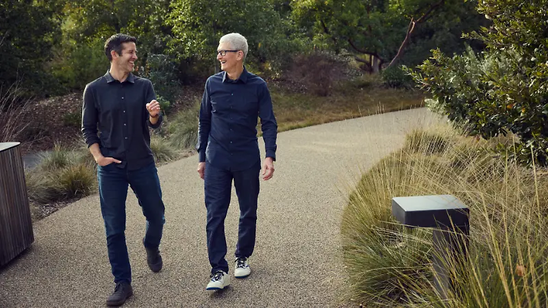 Apple Announces Leadership Change as Tim Cook Becomes Chairman