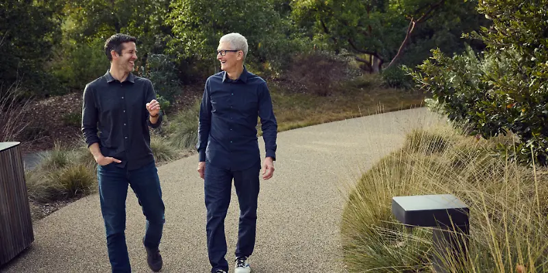Apple Announces Leadership Change as Tim Cook Becomes Chairman