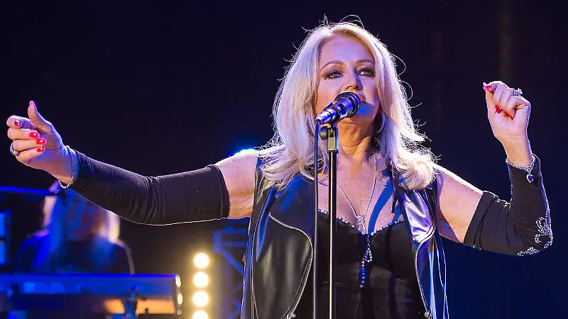 Bonnie Tyler Dies at 75: The Voice Behind Total Eclipse of the Heart
