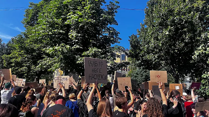 Rare wartime protests erupt in Ukraine after defence minister's dismissal